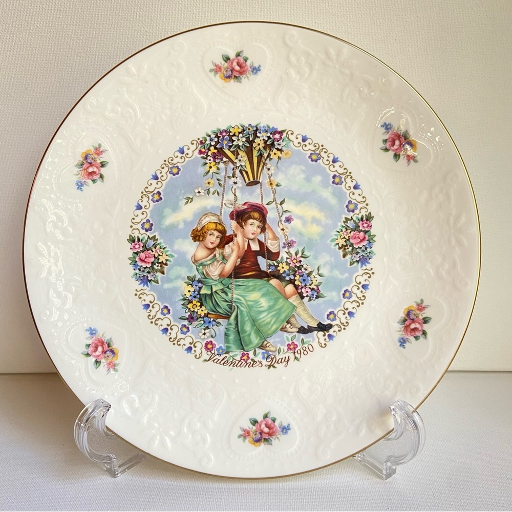 Royal Doulton Valentines Day 1980 collector plate My Valentine flowers hearts